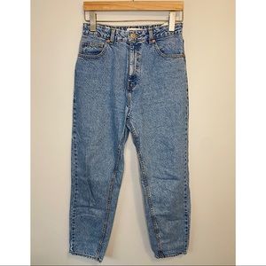 Zara Size 10 (Curvy) Mom Jeans in light/medium wash about a 27-28in inseam